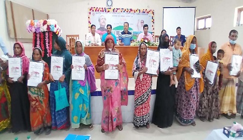 মধুখালীতে ভূমিহীনদের মাঝে জমি ও গৃহ বিতরণ