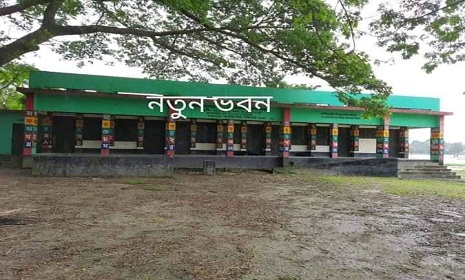 সালথার সাধুরপাড়া বিদ্যালয়ের আসবাবপত্র বিক্রির অভিযোগ