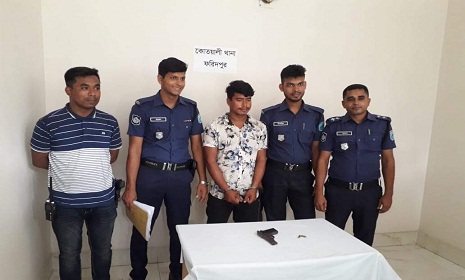 ফরিদপুরে পিস্তল-গুলিসহ যুবক গ্রেফতার