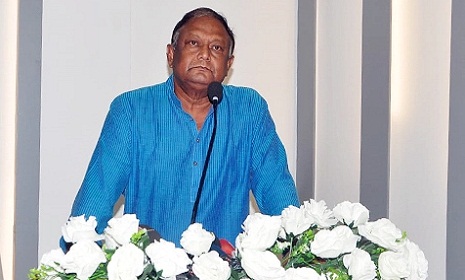 ‘তেলের মূল্যবৃদ্ধি নিয়ে এত অস্থির হওয়ার কিছু নেই’
