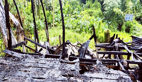 আগৈলঝাড়ায় অগ্নিকানণ্ডে দুটি দোকান পুড়ে ১৫ লাখ টাকার ক্ষয়ক্ষতি