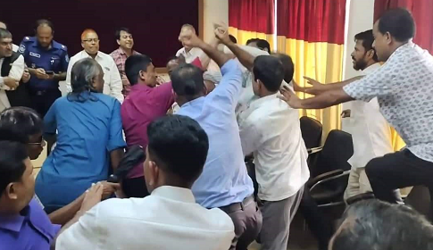 নগরকান্দায় ইউএনওর সভায় হট্টোগোল হাতাহাতি!