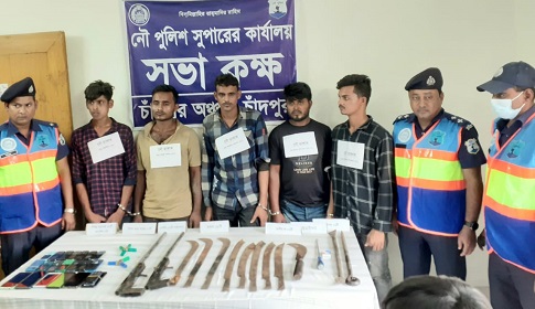 স্প্রীডবোট গুলি আগ্নেয়াস্ত্রসহ ৫ নৌ ডাকাত গ্রেফতার 