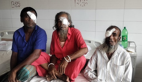 শোক দিবসের সকালে চেখের আলো ফিরে পেল প্রান্তিক ১৫ নারী-পুরুষ 