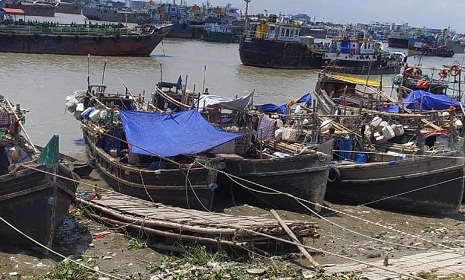 কর্ণফুলীর লইট্রাঘাটে ৪ মাস ধরে চলছে অবৈধ চাঁদাবাজি