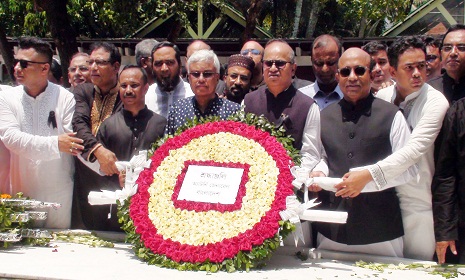 জাতির পিতার সমাধিতে অ্যাটর্নী জেনারেলের শ্রদ্ধা 