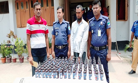 সাতক্ষীরায় ফেনসিডিলসহ পাচারকারি গ্রেপ্তার