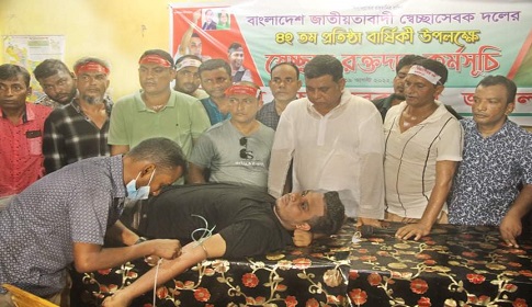 জামালপুরে স্বেচ্ছাসেবক দলের প্রতিষ্ঠাবার্ষিকীতে স্বেচ্ছায় রক্তদান