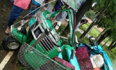 কক্সবাজারে ট্রাকচাপায় অটোরিকশার ৪ যাত্রী নিহত