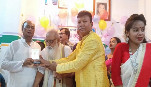 ফরিদপুরে সংঙ্গীতাচার্য করুনাময় অধিকারীকে সংবর্ধনা 