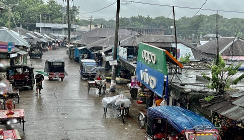 ৬ দিনের টানা বৃষ্টিপাতে সালথার জনজীবন বিপর্যস্ত 