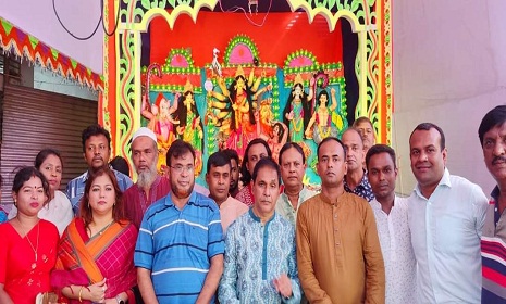 গোয়ালন্দে শস্যপূর্ণ বসুন্ধরার প্রার্থনা জানিয়ে দেবীকে বিদায়