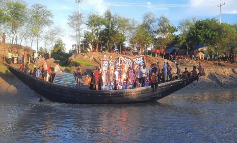 সাতক্ষীরায় প্রতিমা বিসর্জনের মধ্য দিয়ে শারদীয় দুর্গোৎসবের সমাপ্তি