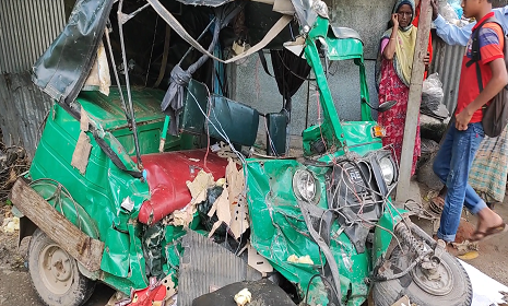 শাহজাদপুরে সড়ক দুর্ঘটনায় নিহত ১, আহত ৩