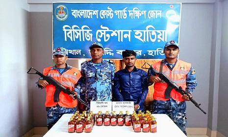 নোয়াখালীতে মাদকসহ মাদক ব্যবসায়ী আটক