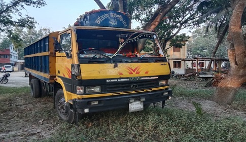 তালায় ট্রাকের ধাক্কায় নারীর মৃত্যু