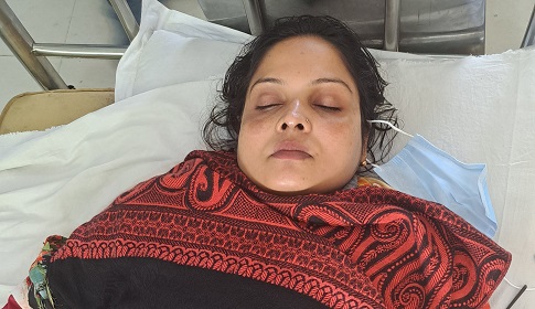 ধামইরহাটে স্কুলে গিয়ে প্রকাশ্যে শিক্ষকাকে মারপিট