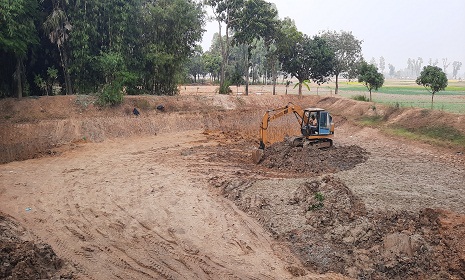 আদমদীঘিতে পুকুর খনন করায় লাখ টাকা জরিমানা