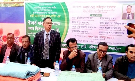 নবীনগরের সাতঘর হাটিতে দরিদ্র শীতার্ততের মাঝে শীতবস্ত্র বিতরণ