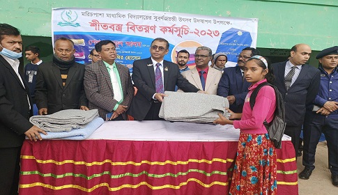 লোহাগড়ায় দরিদ্র শিক্ষার্থীদের মাঝে শীত বস্ত্র বিতরণ করলেন সিআইডির ডিআইজি শেখ নাজমুল আলম