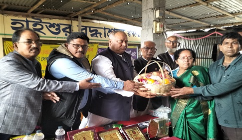 হাইশুর বৃদ্ধাশ্রমে ২ মাসের মানবিক খাদ্য ও বস্ত্র সহায়তা করেছেন আ.লীগ নেতা মাহবুব আলী খান  