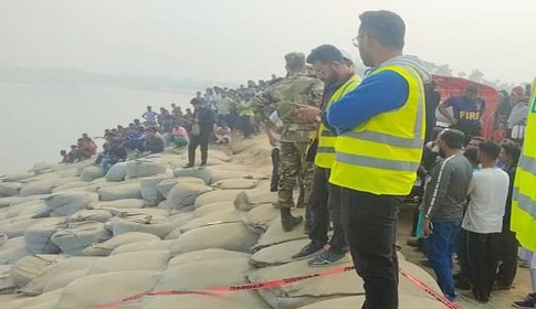 লোহাগড়ায় বালু বোঝাই ট্রলার ডুবে এক শ্রমিক নিখোঁজ
