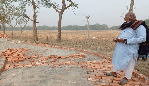 নিম্নমানের ইট দিয়ে রাস্তা নির্মাণ কাজ রুখে দিলেন ইউপি চেয়ারম্যান