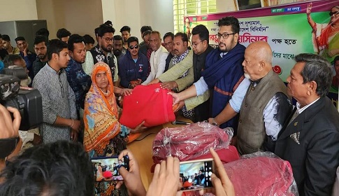 নওগাঁয় ছাত্রলীগের শীতবস্ত্র বিতরণ