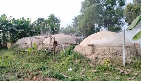 অনুমোদন নেই, দূষিত হচ্ছে পরিবেশ