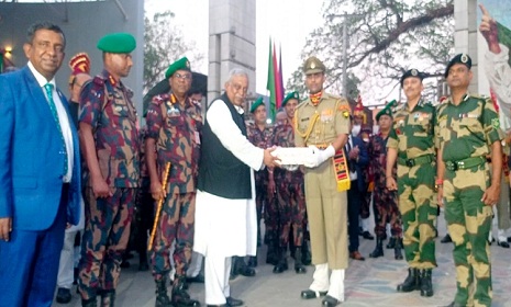 বেনাপোলে বিজিবি-বিএসএফের প্যারেড অনুষ্ঠিত