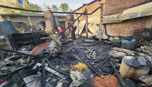 লক্ষ্মীপুর শহরে আগুনে পুড়ে নিহত ১