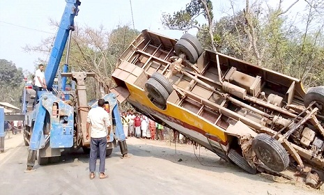 রংপুরে বাস উল্টে নিহত ২