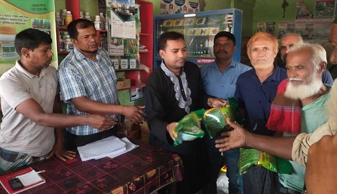 মহম্মদপুরে কৃষকদের মাঝে প্রণোদনার পাট বীজ বিতরণ