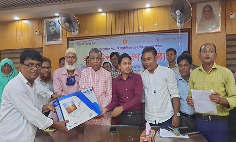 কেন্দুয়ায় প্রধানমন্ত্রীর ল্যাপটপ উপহার পেল ১৮১টি প্রাথমিক বিদ্যালয়