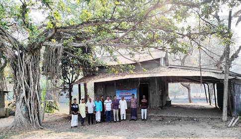 বঙ্গবন্ধু ও শেখ হাসিনার ট্রেন সফরের স্মৃতি বিজড়িত হেলালিয়া হাট রেল স্টেশনটি মুখ থুবড়ে পড়ে আছে
