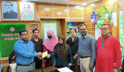 কেশবপুরে দুই শিক্ষার্থীকে উদ্যোক্তা করতে ভাব বাংলাদেশের সহায়তা