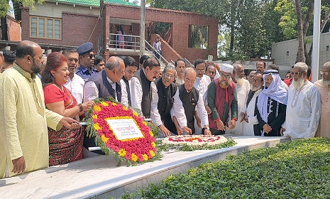 স্বাধীনতা ও জাতীয় দিবসে বঙ্গবন্ধুর সমাধিতে কেন্দ্রীয় আওয়ামী লীগের শ্রদ্ধা