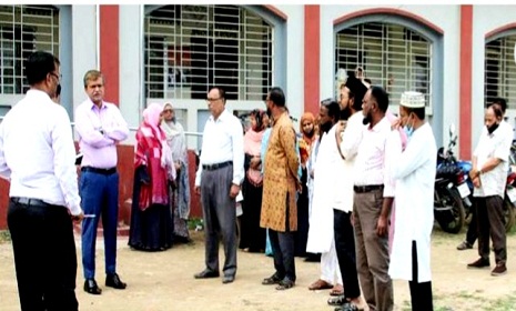 জাতীয় সঙ্গীত গাইতে না পারায় শিক্ষকের বেতন স্থগিত!