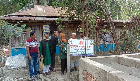 পাথরঘাটায় প্রধানমন্ত্রীর উপহার ‘বীর নিবাস’ তুলতে বাধা