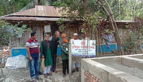 পাথরঘাটায় প্রধানমন্ত্রীর উপহার ‘বীর নিবাস’ তুলতে বাধা