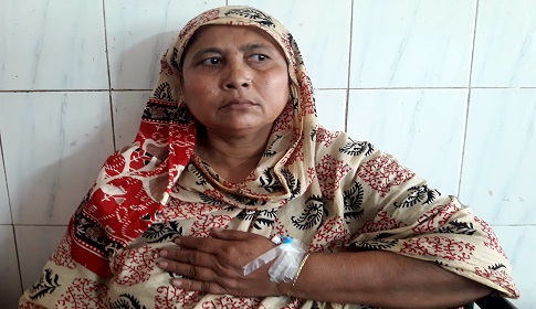 বরগুনায় জমিজমা সংক্রান্ত বিরোধের জেরে বৃদ্ধাকে মারধর