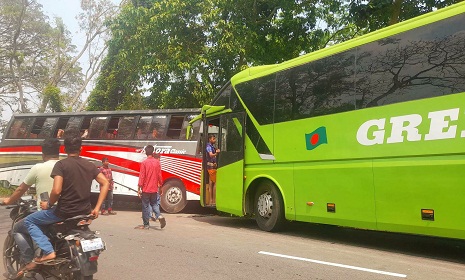 ভাংগায় গ্রীন লাইন ও নিউ অন্তরা ক্লাসিক পরিবহনের মুখোমুখি সংঘর্ষ, আহত ৬