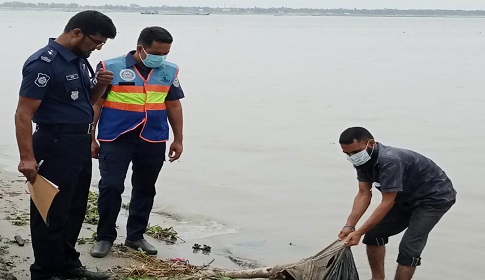 দৌলতদিয়ায় পদ্মা নদী থেকে অজ্ঞাত যুবকের অর্ধগলিত মরদেহ উদ্ধার