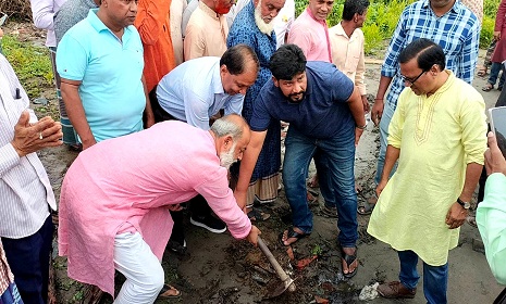 নবীনগর কেন্দ্রীয় মহা শ্মশানঘাটে যাতায়াতের নতুন রাস্তা নির্মাণ শুরু