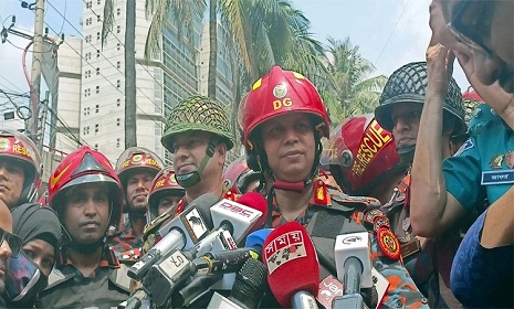বঙ্গবাজারে অগ্নিকাণ্ড, এখনো কাজ করছে ১২ ইউনিট