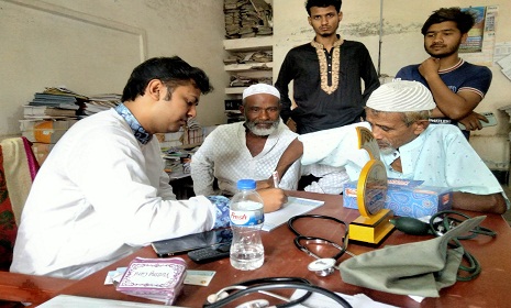 যশোরে দুস্থ ও অসহায়দের মাঝে ফ্রি চিকিৎসা ও ঔষধ বিতরণ