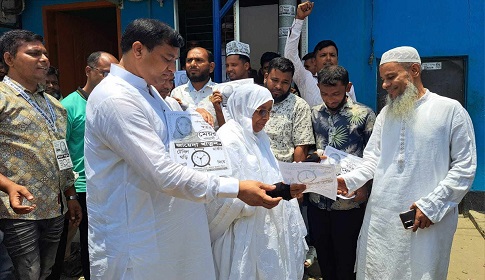 মায়ের জন্য টেবিল ঘড়ি মার্কায় ভোট চান জাহাঙ্গীর আলম