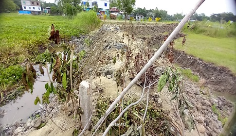 শ্রীনগরে কৃষি জমির উপর দিয়ে জোরপূর্বক রাস্তা নির্মাণের অভিযোগ