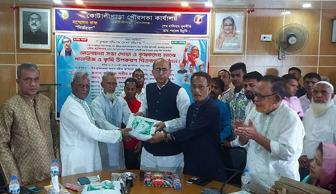 কোটালীপাড়ায় ১৫০ জন কৃষক পেলেন ধান বীজ ও কৃষি যন্ত্রপাতি