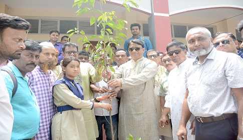 ‘মানবতার সেবায় নীরবভাবে কাজ করছে প্রকৃতি ও জীবন ক্লাব’